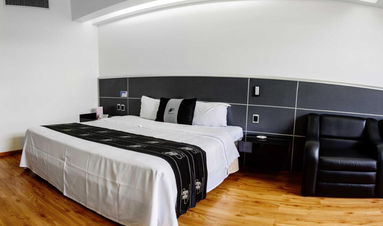 Hotel Ibiza Plaza เม็กซิโกซิตี้ ภายนอก รูปภาพ