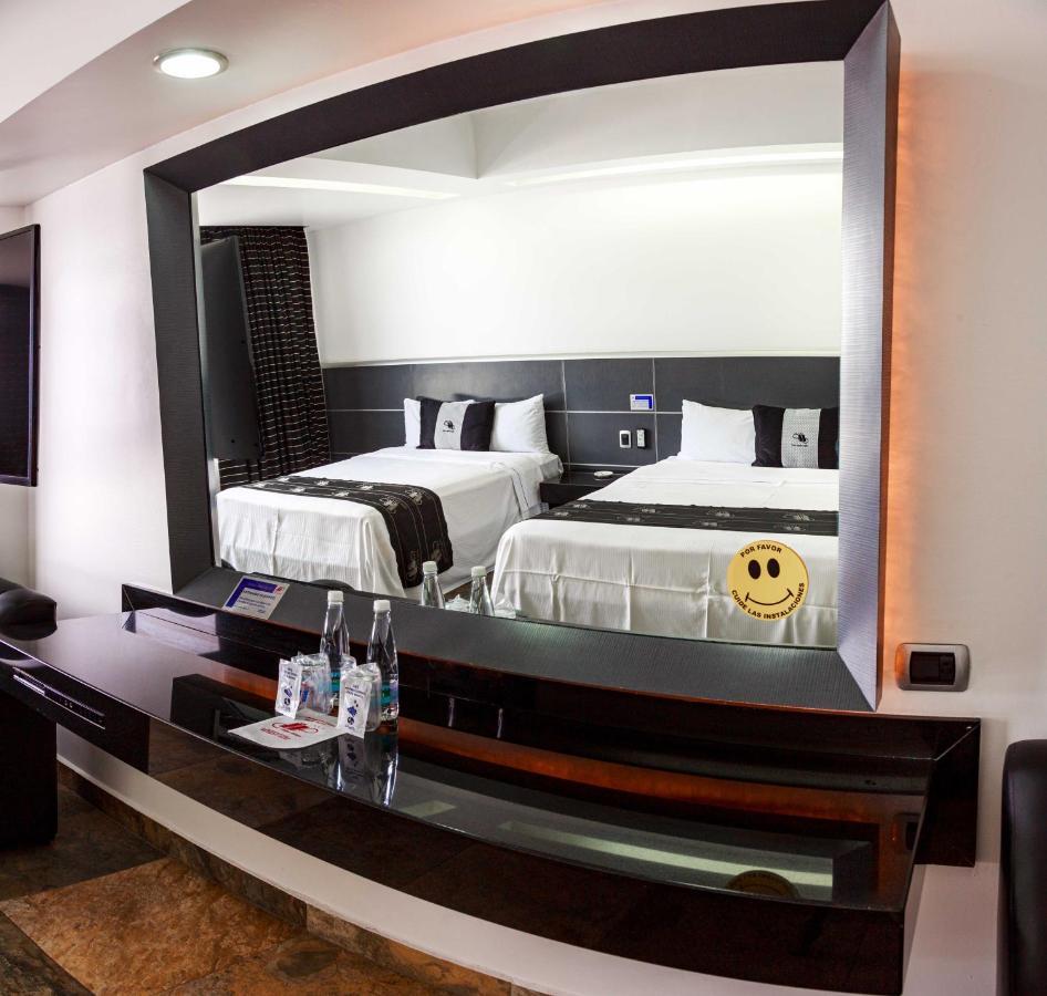 Hotel Ibiza Plaza เม็กซิโกซิตี้ ภายนอก รูปภาพ